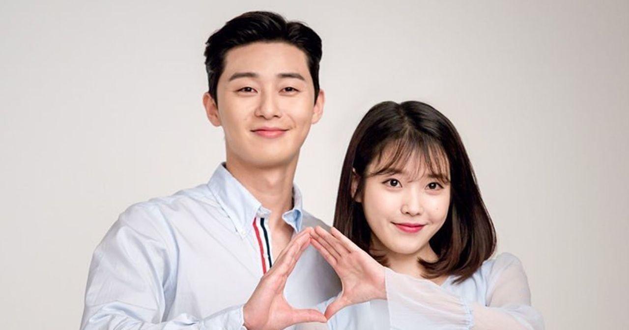 各種韓國燒酒品牌展示，陳列在超市貨架上。